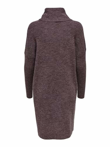 Vestido de punto morado con cuello alto.